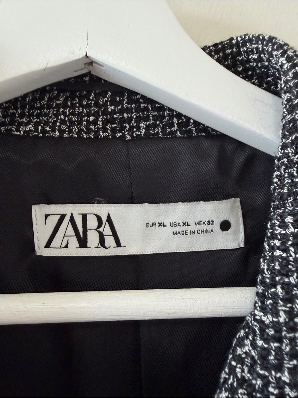 ZARA Bloggers Textured Tweed Double-Breasted Blazer with Gold Buttons - Picture 8 of 14